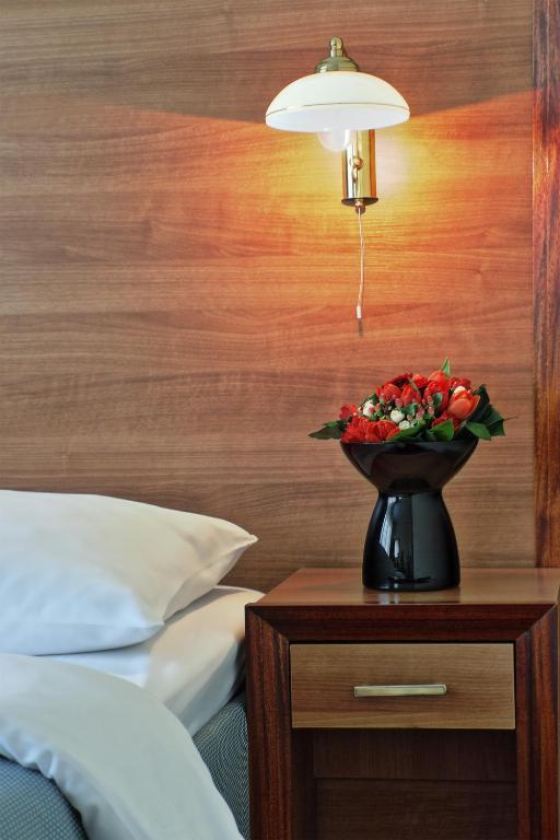 Gold Hotel